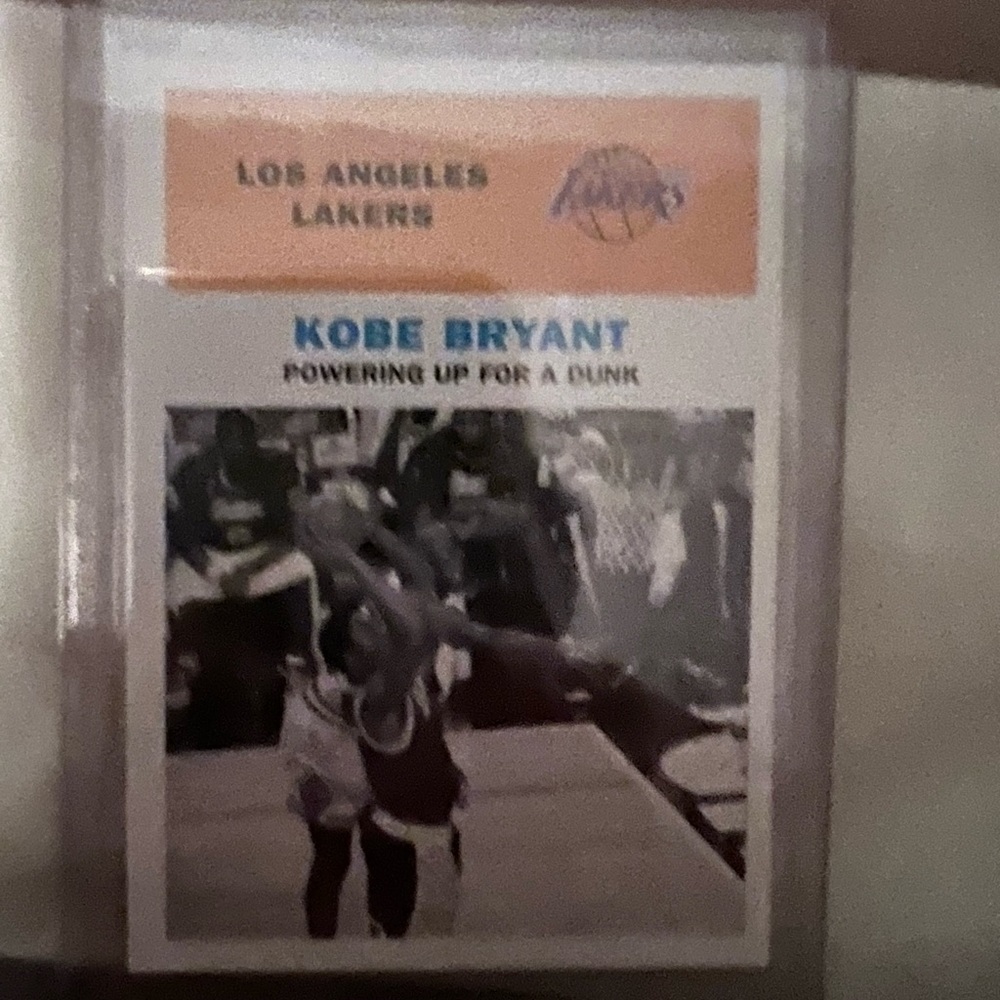 1998-99 Fleer Tradition Vintage '61 Kobe
Bryant #1 Base Dunk Over Michael